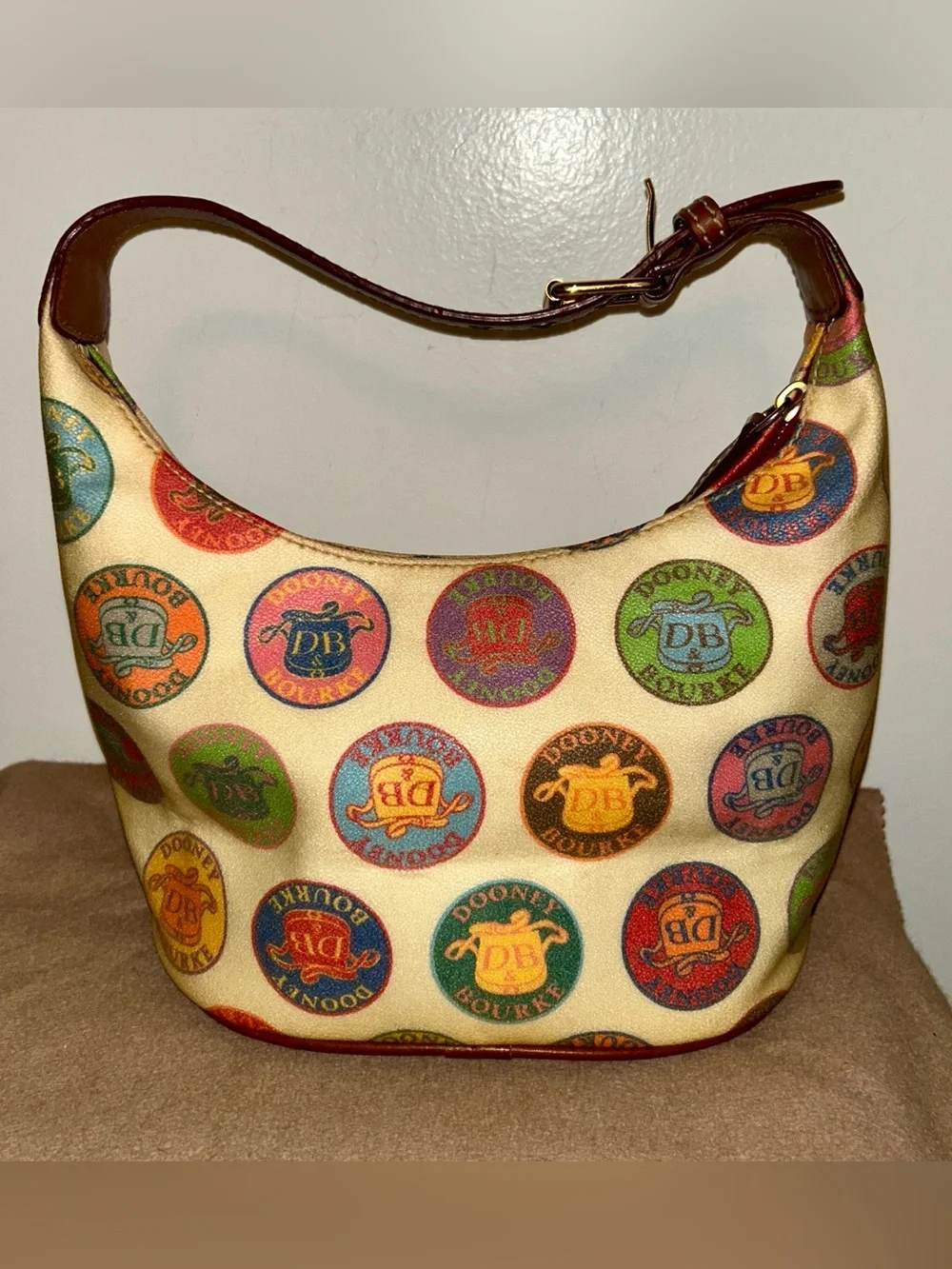Dooney & Bourke Coated Canvas Medallion Hobo Bag. Y2K - Picture 4 of 8